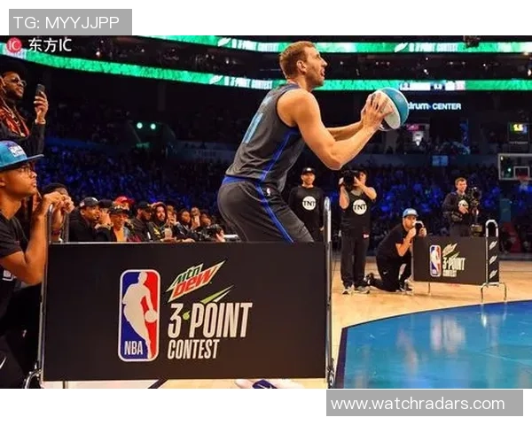 弗拉格开局手感火热连中追身三分引领球队迅速占据场上主动 弗拉格开局手感火热连中追身三分引领球队迅速占据场上主动