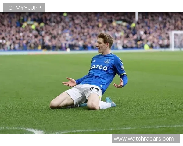 格拉利什轻松现身看台回避出战旧主曼城主场迎战埃弗顿焦点之战